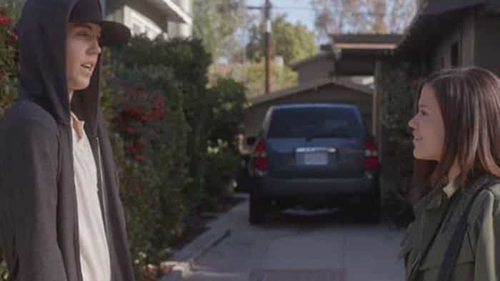 نقد و بررسی فیلم «کسی باش» محصول سال 2016 | چی‌بینو