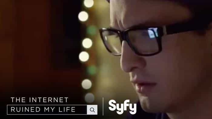 نقد و بررسی سریال اینترنت زندگی‌ام را نابود کرد. (2016)