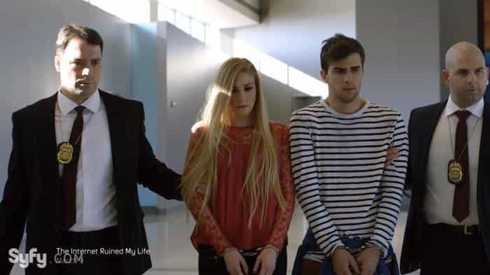 نقد و بررسی سریال اینترنت زندگی‌ام را نابود کرد. (2016)