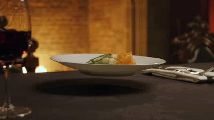 نقد و بررسی سریال استیون هاوکینگ نابغه (2016) | چی‌بینو