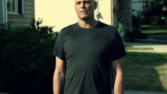 نقد و بررسی فیلم «درگیری در بلوک ۹۹» (2017) | چیبینو