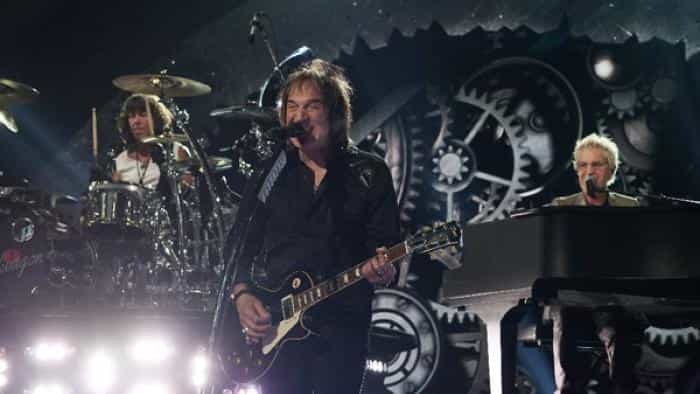 نقد و بررسی سریال برترین آهنگ‌ها محصول سال 2016 | چی‌بینو