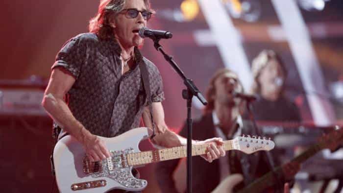 نقد و بررسی سریال برترین آهنگ‌ها محصول سال 2016 | چی‌بینو