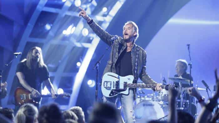 نقد و بررسی سریال برترین آهنگ‌ها محصول سال 2016 | چی‌بینو