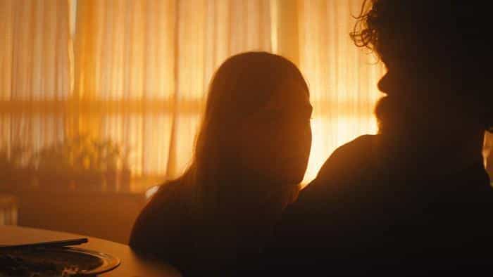 نقد و بررسی فیلم من فکر می‌کنم الان تنها هستیم. (2018)