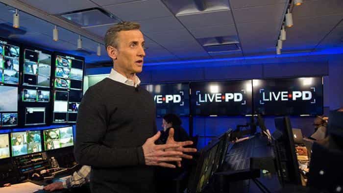 نقد و بررسی سریال برنامه زنده پلیس محصول سال 2016 | چی‌بینو