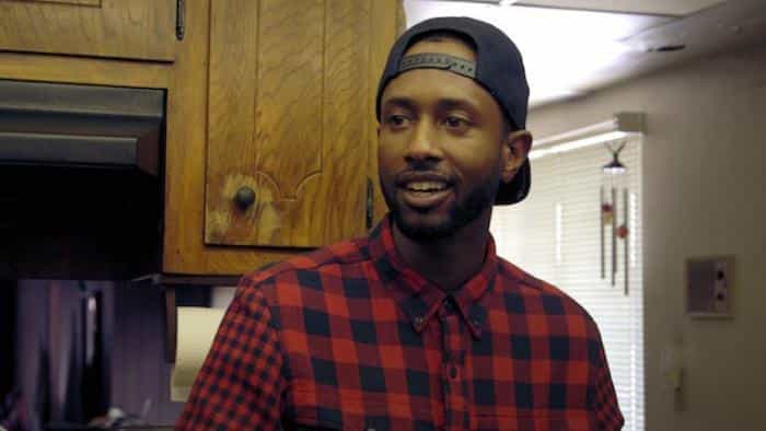 نقد و بررسی سریال در همسایگی هود با جیمز دیویس (2017)