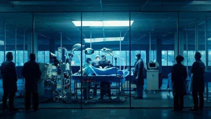 نقد و بررسی فیلم هیئت خدا محصول سال 2021 | چی‌بینو