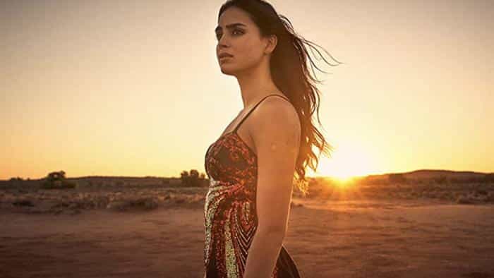 نقد و بررسی فیلم کارمن محصول سال 2022 | چی‌بینو