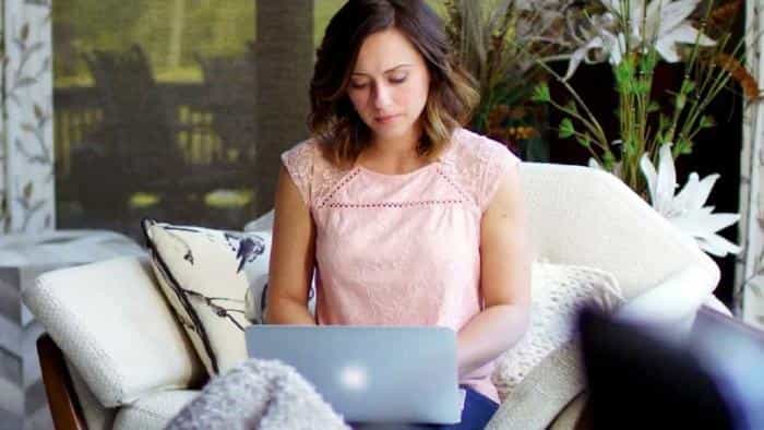 نقد و بررسی فیلم با جِیس قدم زدن محصول سال 2019 | چی‌بینو