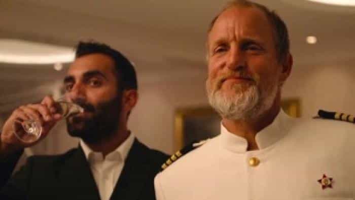 نقد و بررسی فیلم مثلث غم محصول سال 2022 | چی‌بینو