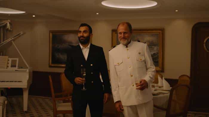نقد و بررسی فیلم مثلث غم محصول سال 2022 | چی‌بینو