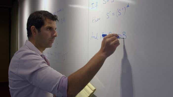 نقد و بررسی فیلم ماشین اعتماد: داستان بلاک‌چین (2018)