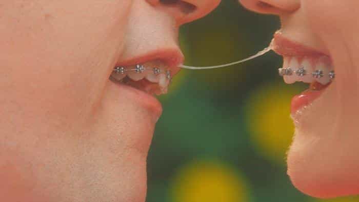 نقد و بررسی فیلم چمن سبزتر محصول سال 2019 | چی‌بینو