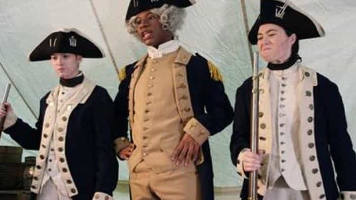 نقد و بررسی سریال برنامه چه کسی بود؟ (2018) | چی‌بینو