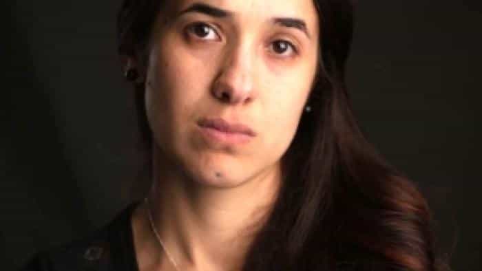 نقد و بررسی فیلم بر شانه‌هایش محصول سال 2018 | چی‌بینو