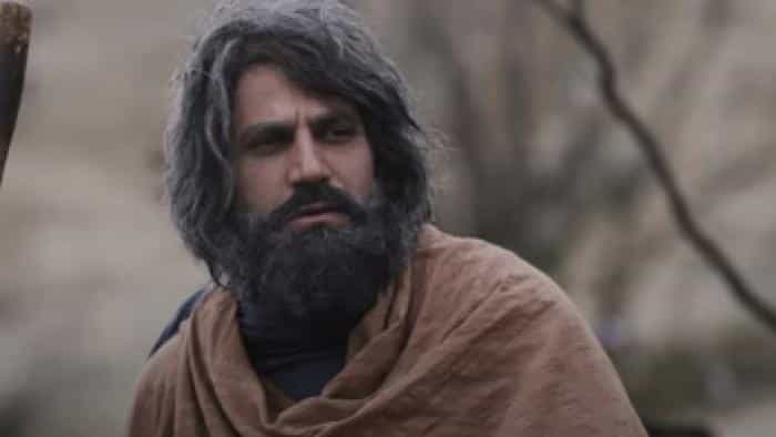 نقد و بررسی فیلم فرزندِ پسرِ یگانه‌اش (2023) | چی‌بینو