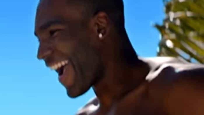 نقد و بررسی سریال آدم‌های سابق در ساحل (2018) | چی‌بینو