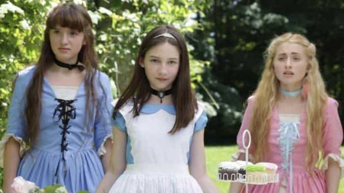 نقد و بررسی فیلم داستانهای برفی و سرخگون (2018) | چیبینو