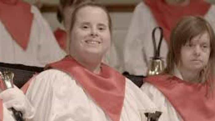 نقد و بررسی فیلم زنگوله‌های کریسمس محصول سال 2022 | چی‌بینو