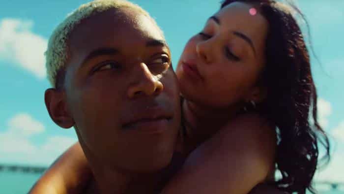 نقد و بررسی فیلم موج‌ها محصول سال 2019 | چی‌بینو