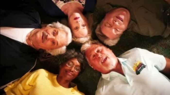 نقد و بررسی فیلم مراقبت از پدربزرگ و مادربزرگ (2019)