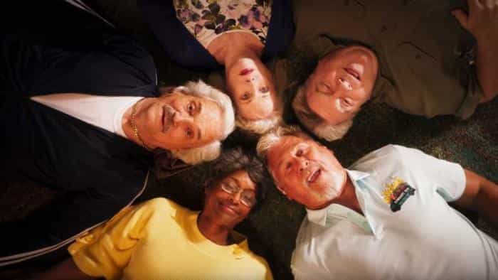 نقد و بررسی فیلم مراقبت از پدربزرگ و مادربزرگ (2019)