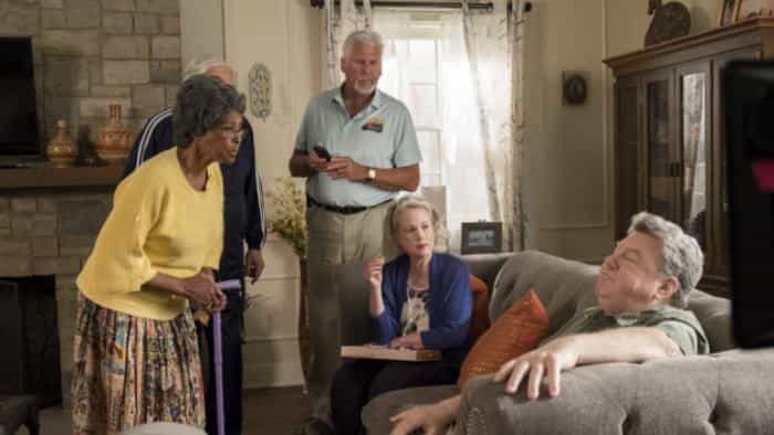 نقد و بررسی فیلم مراقبت از پدربزرگ و مادربزرگ (2019)