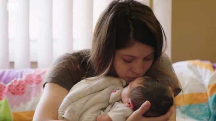 نقد و بررسی سریال مادران نوجوان: جوان و باردار (2018)