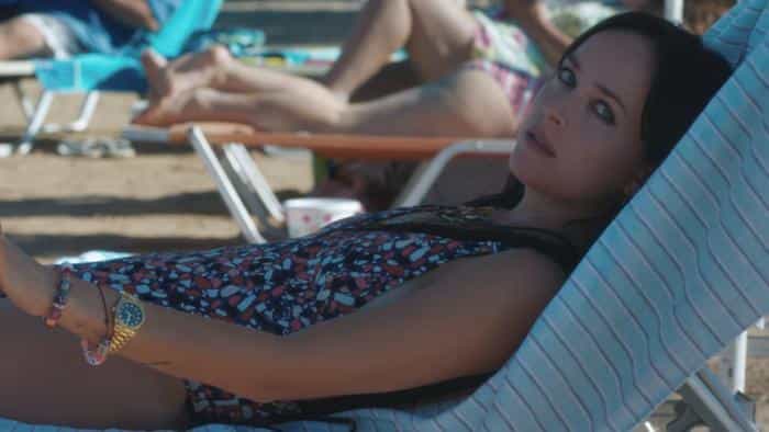 تماشای فیلم دختر گمشده محصول سال 2021 | چی‌بینو