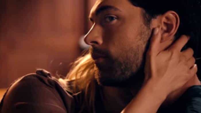 نقد و بررسی فیلم آنچه در زیر نهفته است (2020) | چی‌بینو