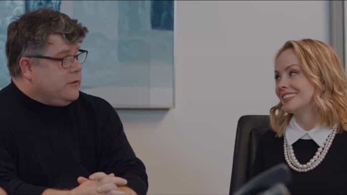 نقد و بررسی فیلم تعطیلات با چاشنی هیجان (2023) | چی‌بینو