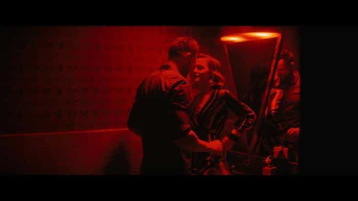 نقد و بررسی فیلم خوشحالانه محصول سال 2021 | چیبینو