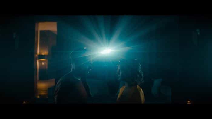 نقد و بررسی فیلم خوشحالانه محصول سال 2021 | چیبینو