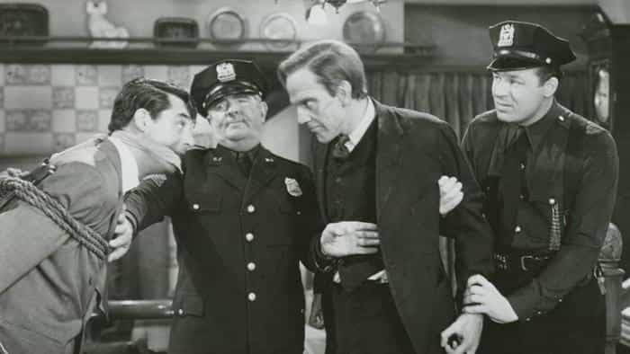 نقد و بررسی فیلم آرسنیک و تور کهنه محصول سال 1944 | چیبینو