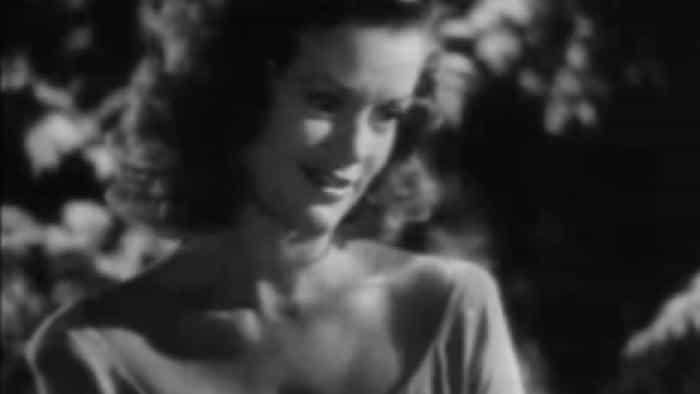 نقد و بررسی فیلم نفرین مردم گربه محصول سال 1944 | چیبینو