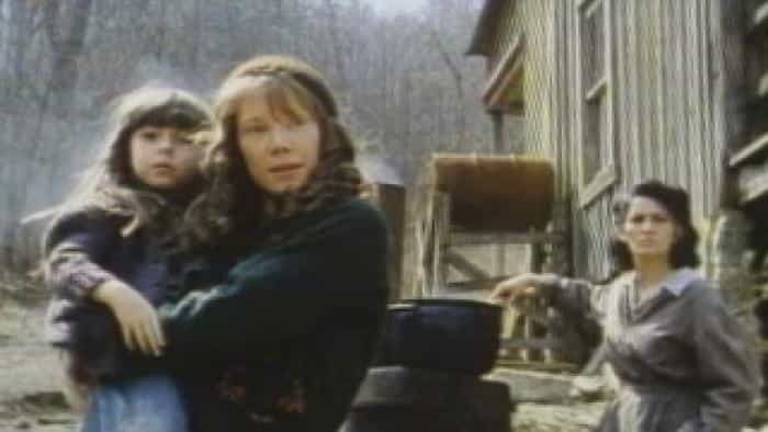 نقد و بررسی فیلم دختر معدنچی زغالسنگ (1980) | چیبینو