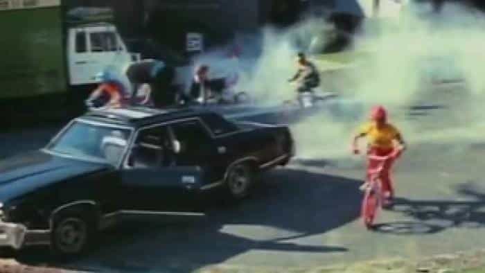 نقد و بررسی فیلم دزدان دوچرخه بیامایکس (1983) | چیبینو