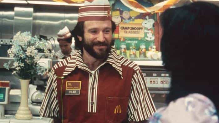 نقد و بررسی فیلم مسکو در کنار هادسون (1984) | چیبینو