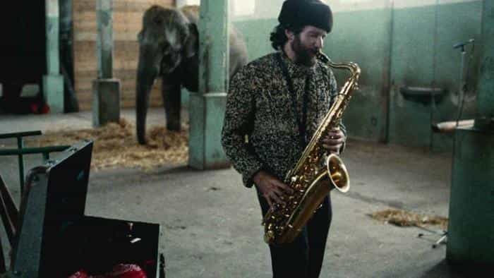 نقد و بررسی فیلم مسکو در کنار هادسون (1984) | چیبینو