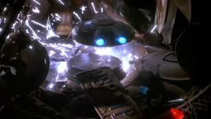 نقد و بررسی فیلم باتریها شامل نمیشوند (1987) | چیبینو