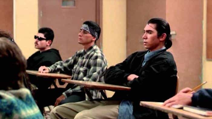 نقد و بررسی فیلم ایستادن و تحویل گرفتن (1988) | چیبینو