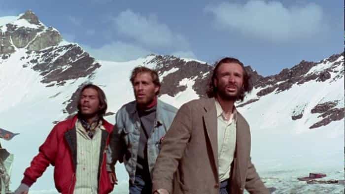 نقد و بررسی فیلم زنده محصول سال 1993 | چیبینو