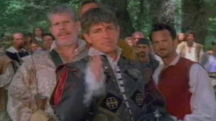 نقد و بررسی فیلم نگهبانان شاه محصول سال 2000 | چیبینو