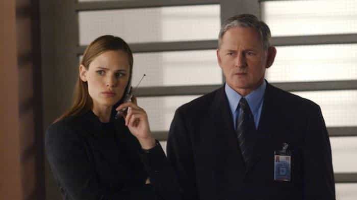 نقد و بررسی سریال نام مستعار محصول سال 2001 | چیبینو