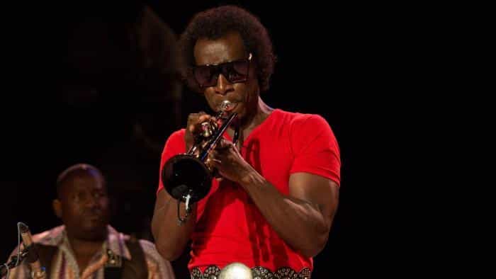 نقد و بررسی فیلم مایلس پیشرو محصول سال 2015 | چیبینو