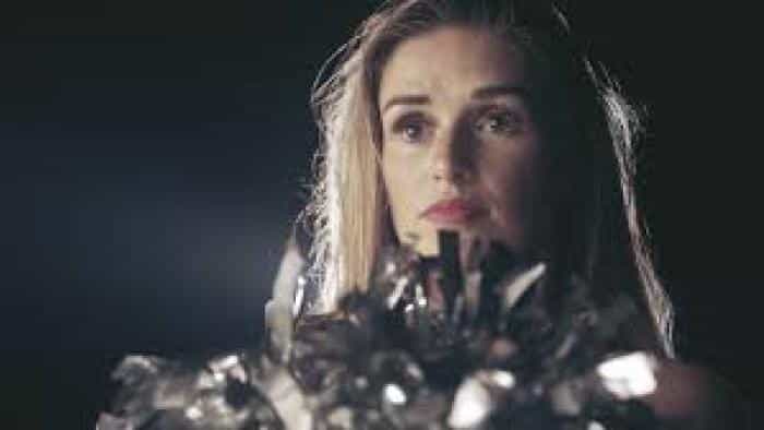 نقد و بررسی فیلم زنان در ورزش: مشکل تشویق...(2019) | چیبینو