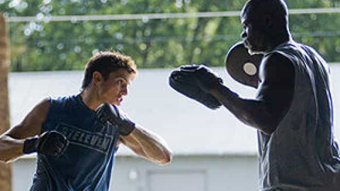 نقد و بررسی فیلم هرگز عقبنشینی نکن محصول سال 2008 | چیبینو