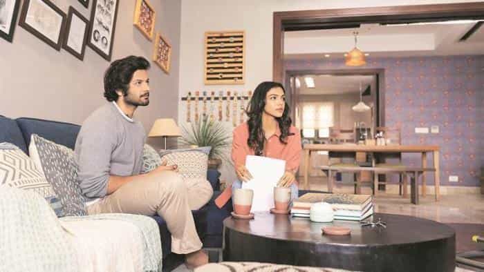 نقد و بررسی فیلم بازداشت خانگی محصول سال 2019 | چیبینو