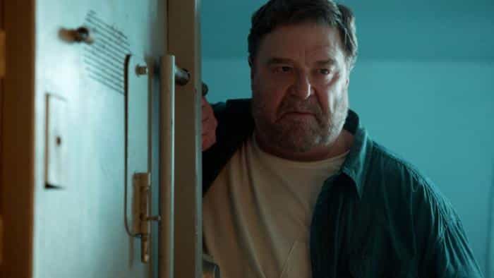 نقد و بررسی فیلم لَنِ کلُوِرفیلد محصول سال 2016 | چیبینو